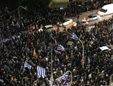 Θεσσαλονίκη: Μεγαλειώδης συγκέντρωση στο Λευκό Πύργο για τη Μακεδονία (φωτο-βίντεο)